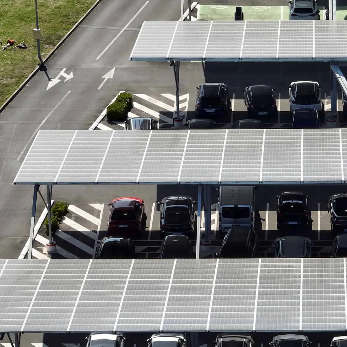 Der Solar-Photovoltaik-Carport – Parkflächen werden zu Kraftwerken Der Solar-Photovoltaik-Carport – Parkflächen werden zu Kraftwerken