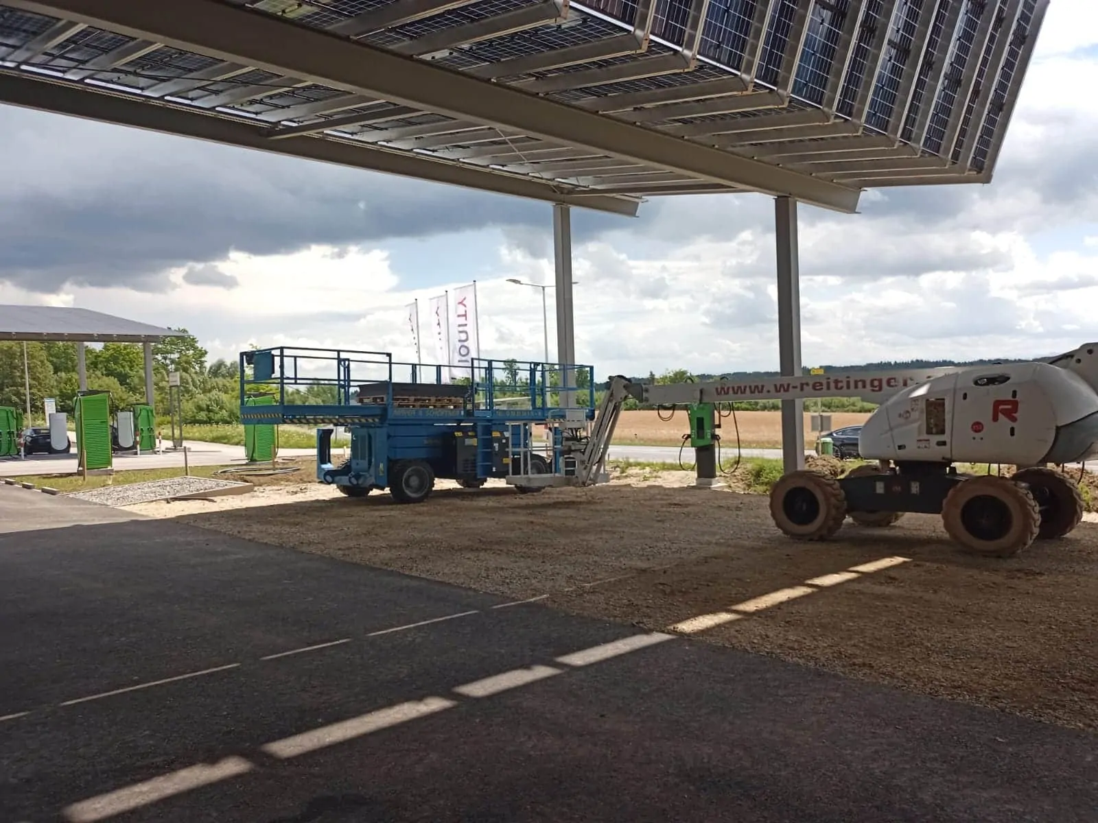 Photovoltaik-Carport – Sonderanfertigung in Österreich (1) Photovoltaik-Carport – Sonderanfertigung in Österreich