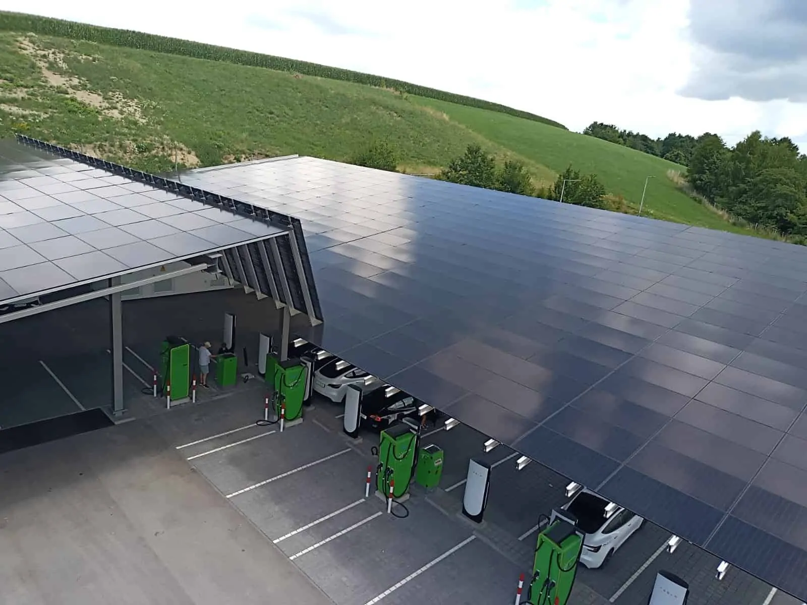 Photovoltaik-Carport – Sonderanfertigung in Österreich (11) Photovoltaik-Carport – Sonderanfertigung in Österreich