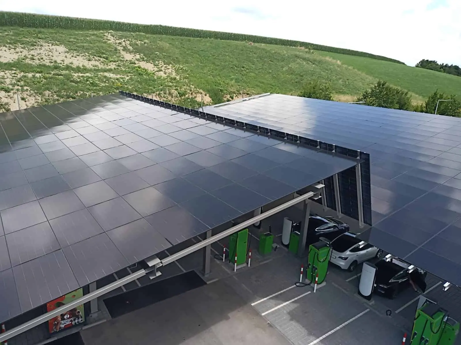 Photovoltaik-Carport – Sonderanfertigung in Österreich (12) Photovoltaik-Carport – Sonderanfertigung in Österreich