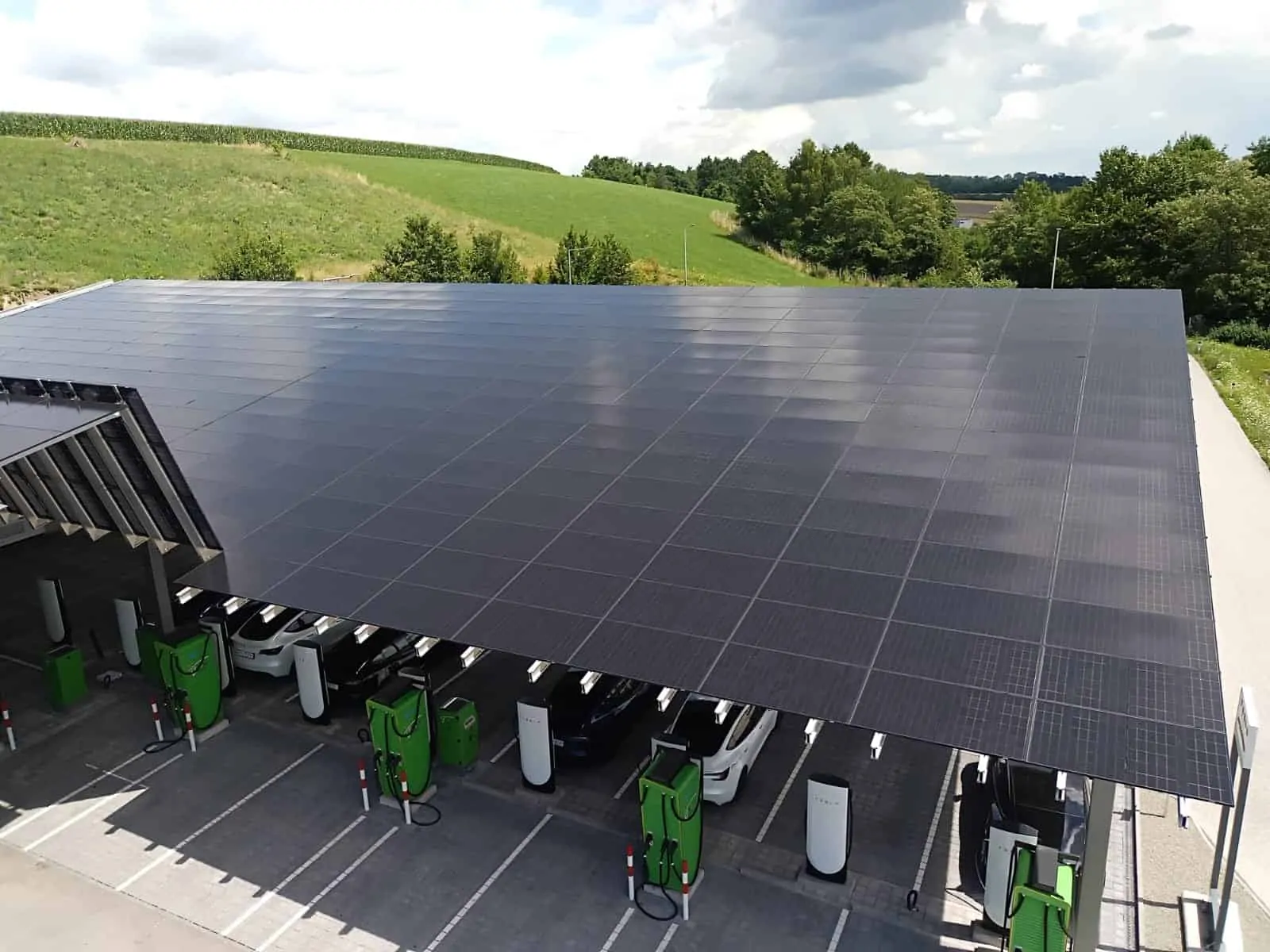 Photovoltaik-Carport – Sonderanfertigung in Österreich (13) Photovoltaik-Carport – Sonderanfertigung in Österreich