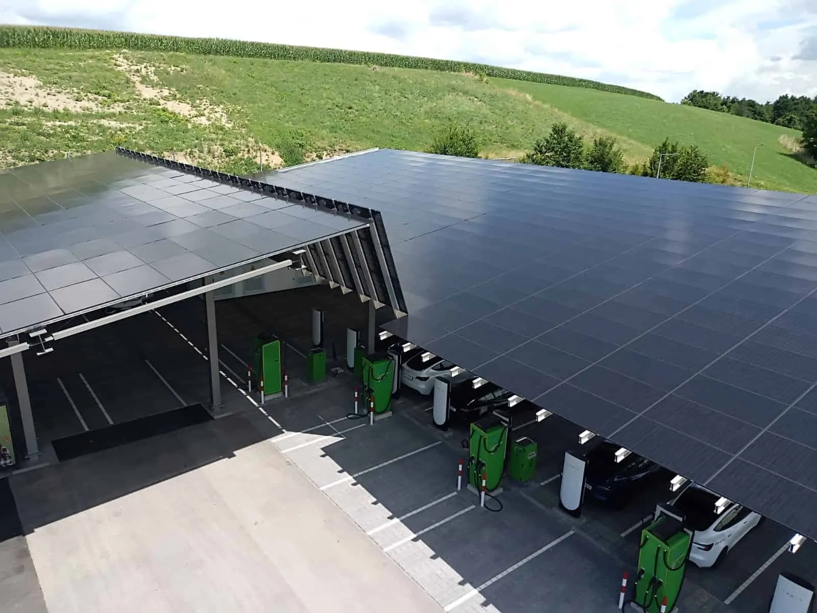 Photovoltaik-Carport – Sonderanfertigung in Österreich (3) Photovoltaik-Carport – Sonderanfertigung in Österreich