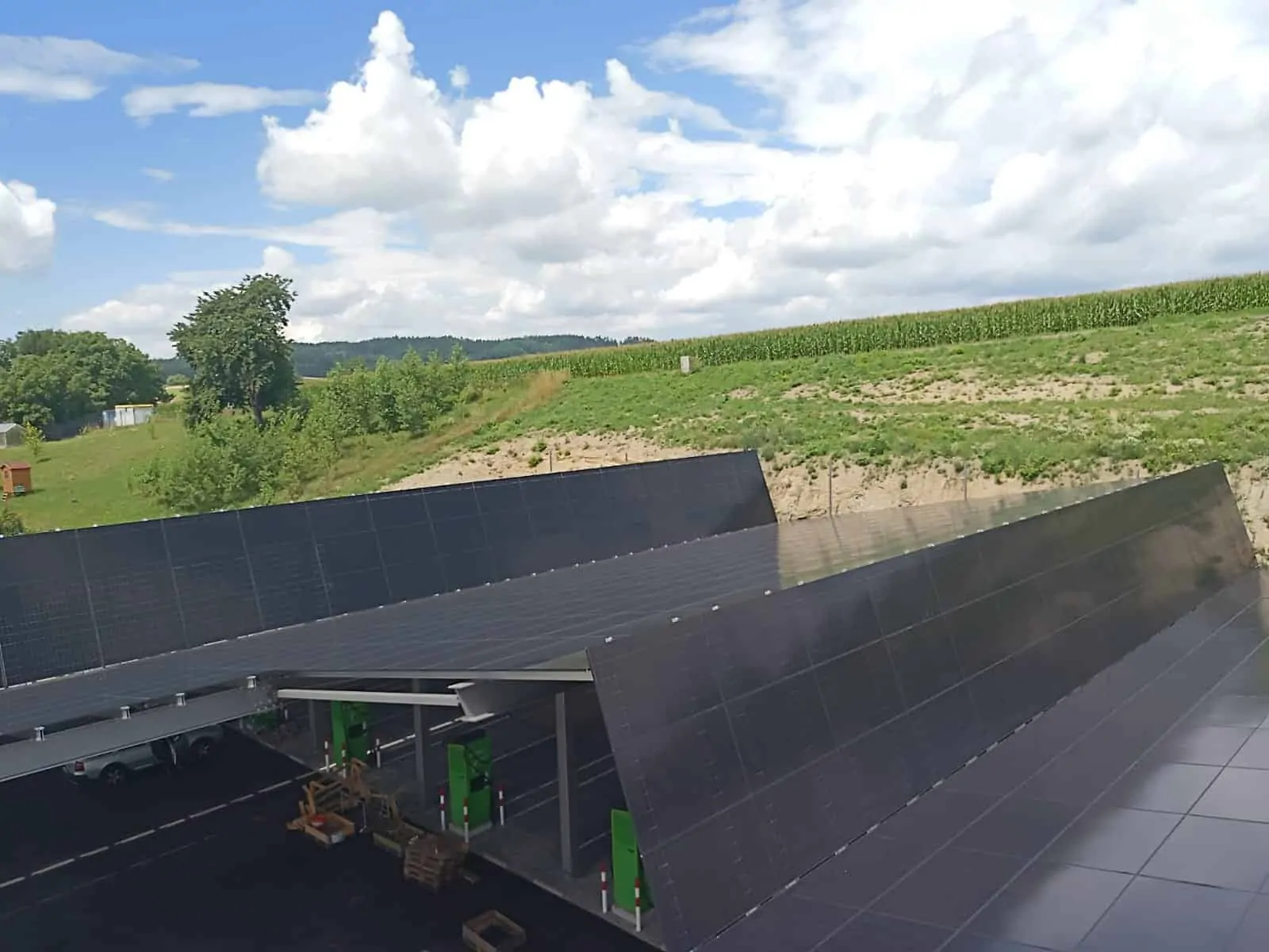 Photovoltaik-Carport – Sonderanfertigung in Österreich (4) Photovoltaik-Carport – Sonderanfertigung in Österreich