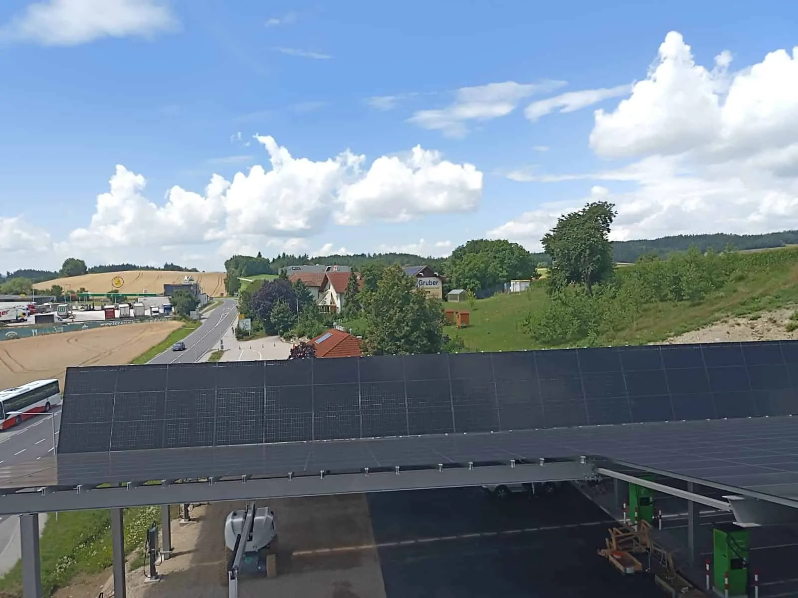 Photovoltaik-Carport – Sonderanfertigung in Österreich (5) Photovoltaik-Carport – Sonderanfertigung in Österreich