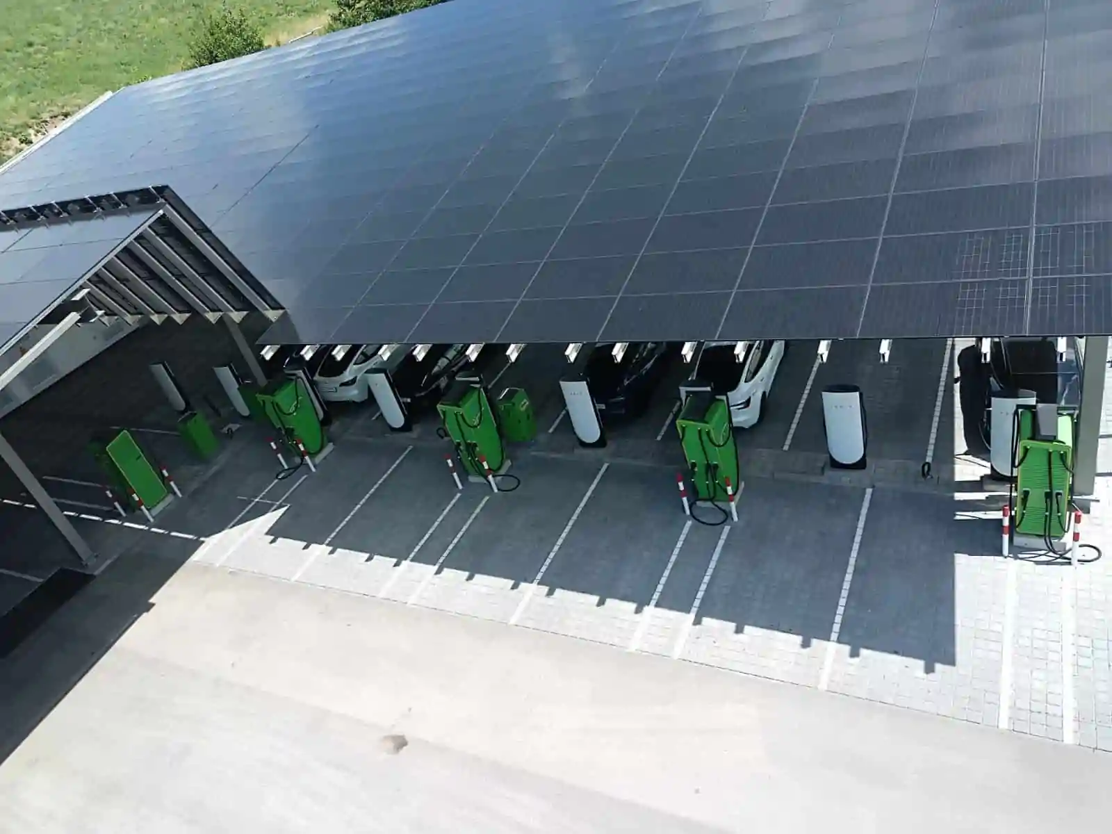 Photovoltaik-Carport – Sonderanfertigung in Österreich (6) Photovoltaik-Carport – Sonderanfertigung in Österreich