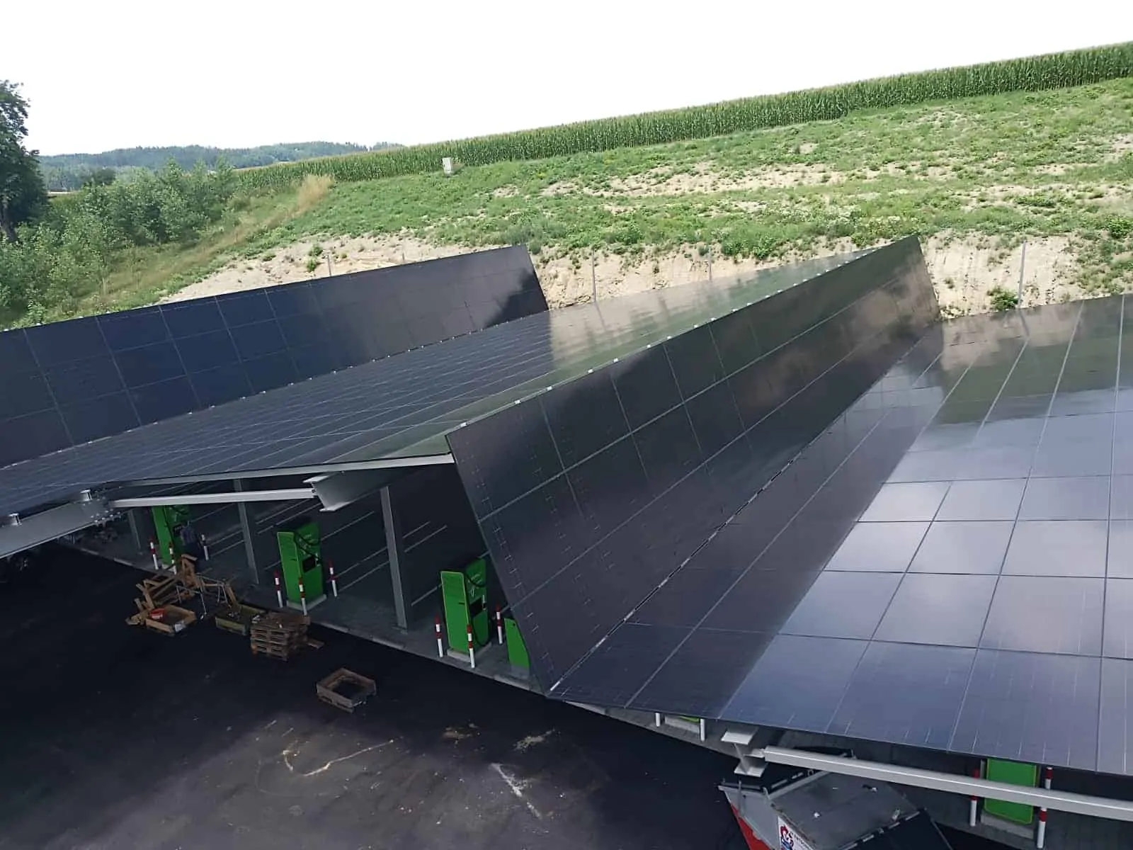 Photovoltaik-Carport – Sonderanfertigung in Österreich (7) Photovoltaik-Carport – Sonderanfertigung in Österreich