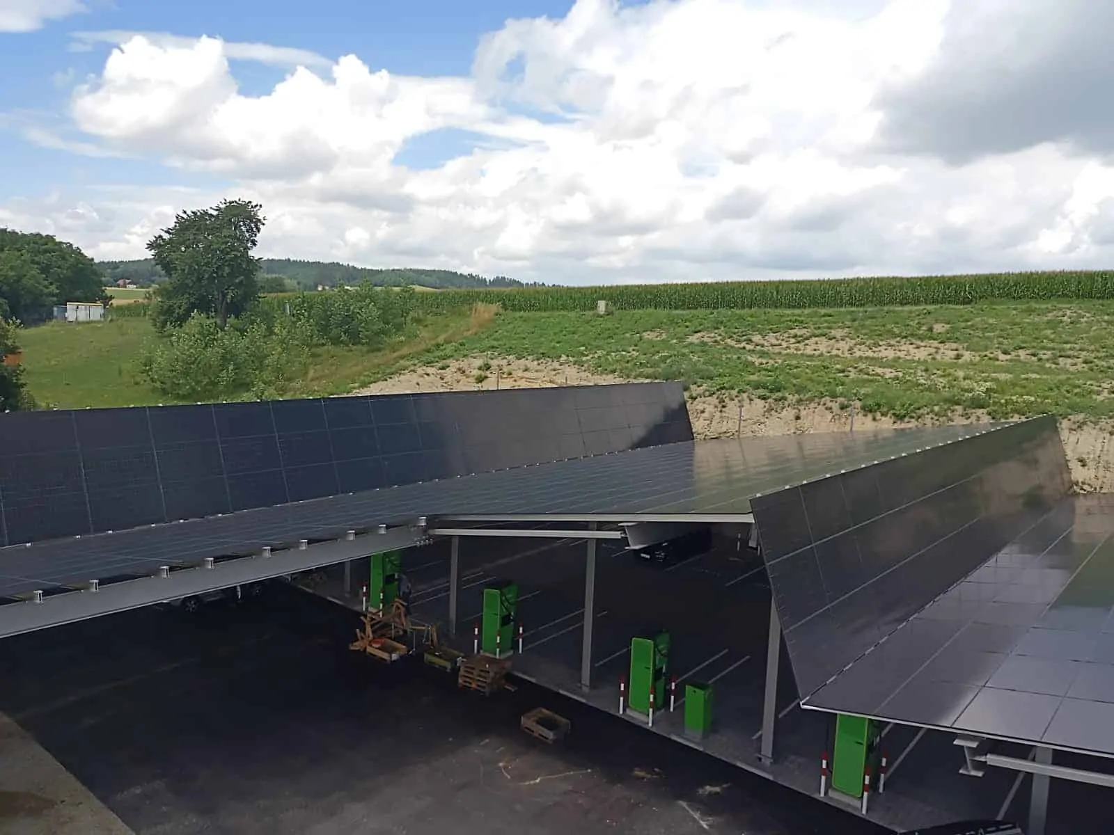 Photovoltaik-Carport – Sonderanfertigung in Österreich (8) Photovoltaik-Carport – Sonderanfertigung in Österreich