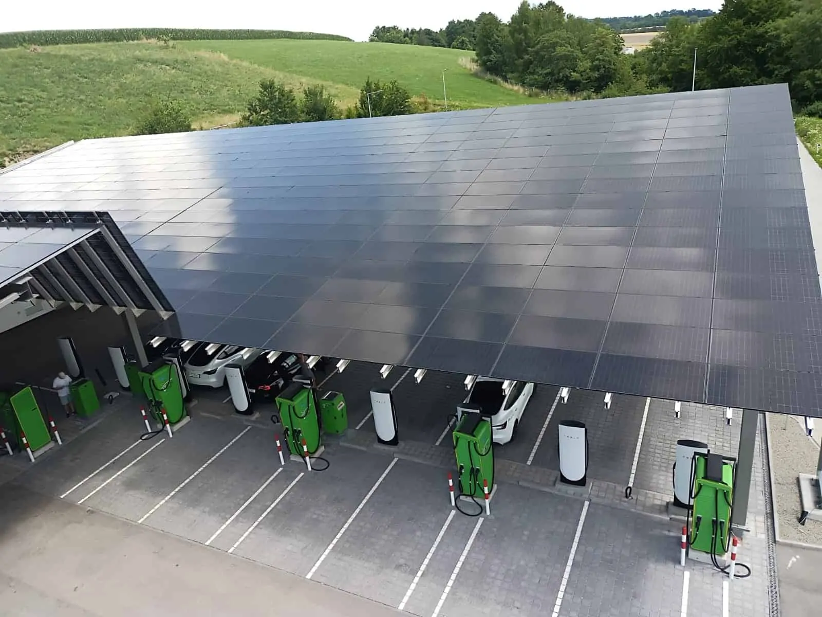 Photovoltaik-Carport – Sonderanfertigung in Österreich (9) Photovoltaik-Carport – Sonderanfertigung in Österreich